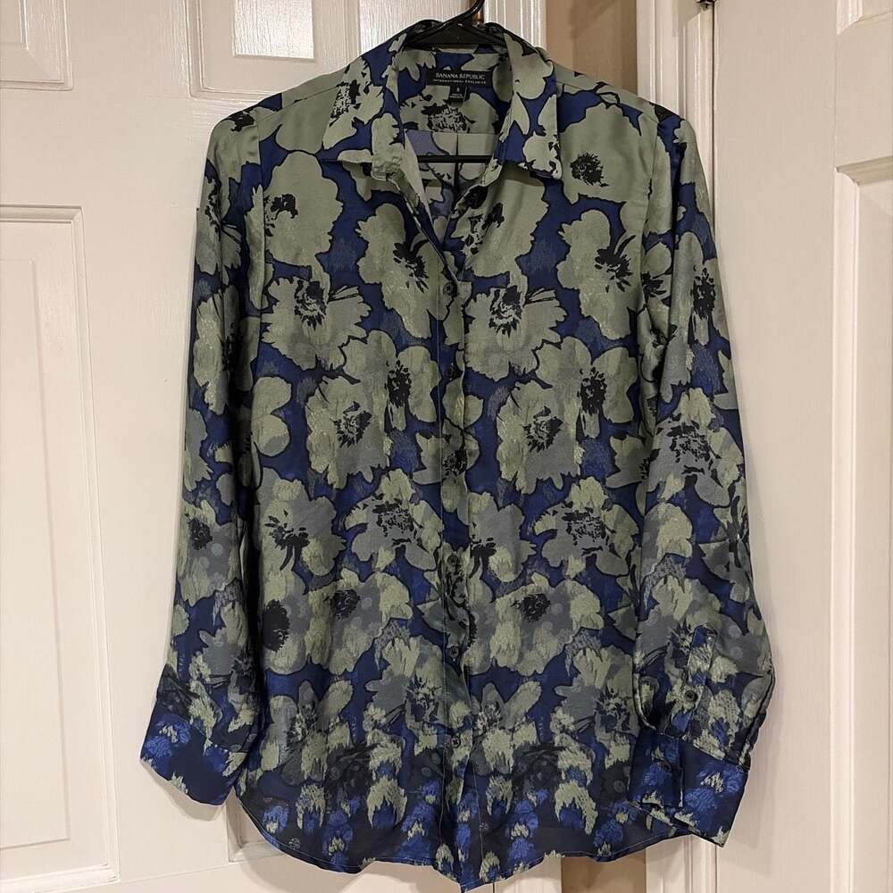 Banana Republic International Exclusive Floral Print Satin Button Down Blouse